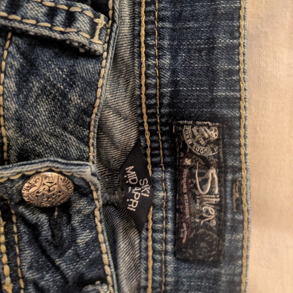 Silver Jeans Women's Distressed Denim Capri - Picture 4 of 9